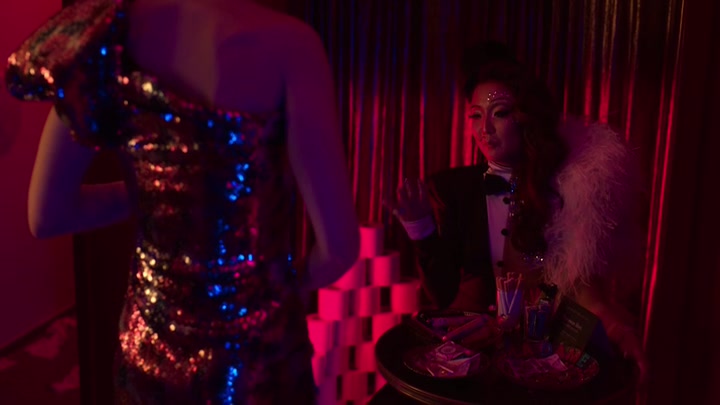 Emily_in_Paris_S02E01_WEBRip_x264-ION10_1603.jpg