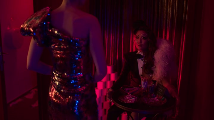 Emily_in_Paris_S02E01_WEBRip_x264-ION10_1611.jpg