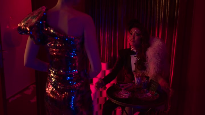 Emily_in_Paris_S02E01_WEBRip_x264-ION10_1613.jpg