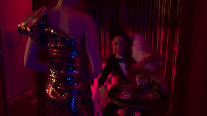 Emily_in_Paris_S02E01_WEBRip_x264-ION10_1614.jpg