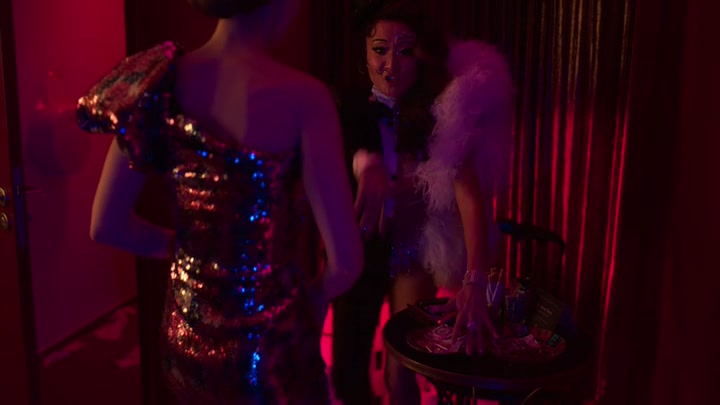 Emily_in_Paris_S02E01_WEBRip_x264-ION10_1615.jpg