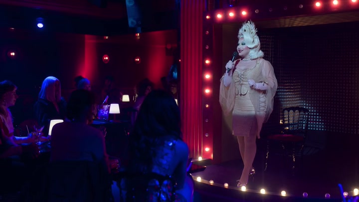 Emily_in_Paris_S02E01_WEBRip_x264-ION10_1624.jpg