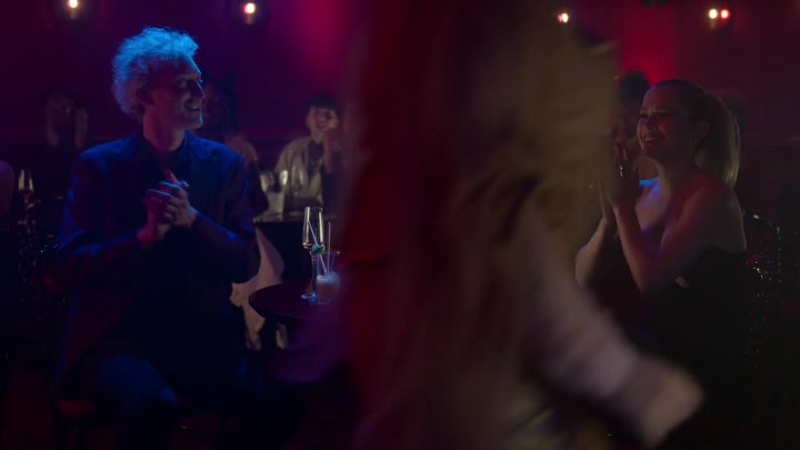 Emily_in_Paris_S02E01_WEBRip_x264-ION10_1632.jpg