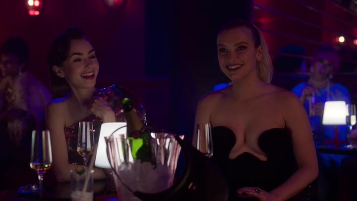 Emily_in_Paris_S02E01_WEBRip_x264-ION10_1672.jpg