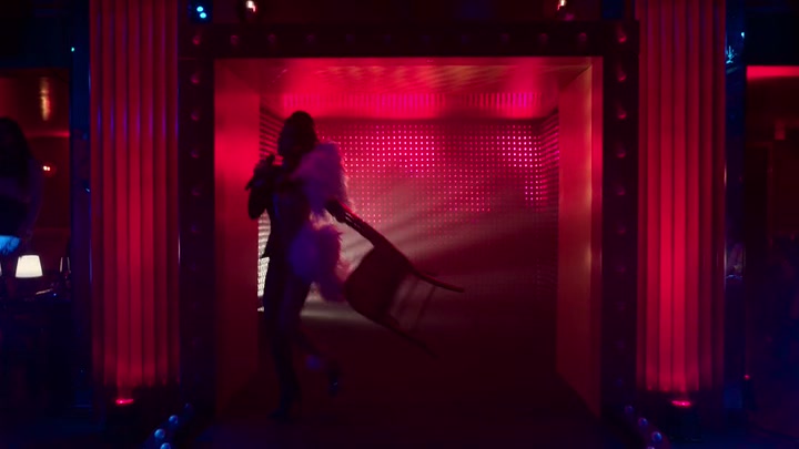Emily_in_Paris_S02E01_WEBRip_x264-ION10_1679.jpg