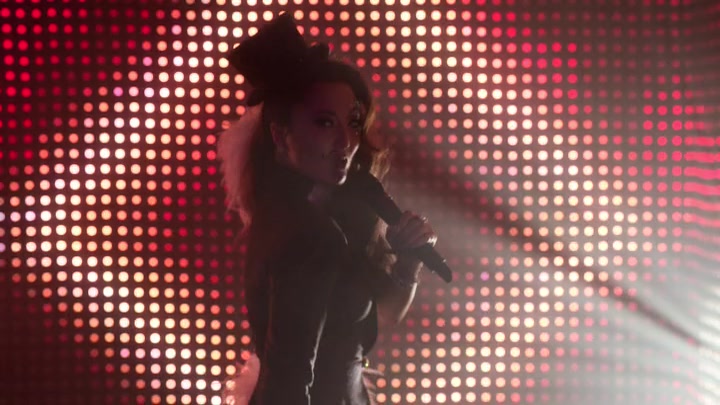 Emily_in_Paris_S02E01_WEBRip_x264-ION10_1688.jpg