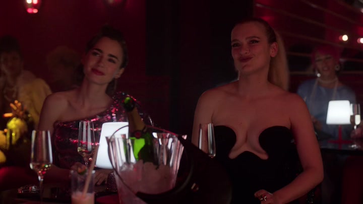 Emily_in_Paris_S02E01_WEBRip_x264-ION10_1707.jpg