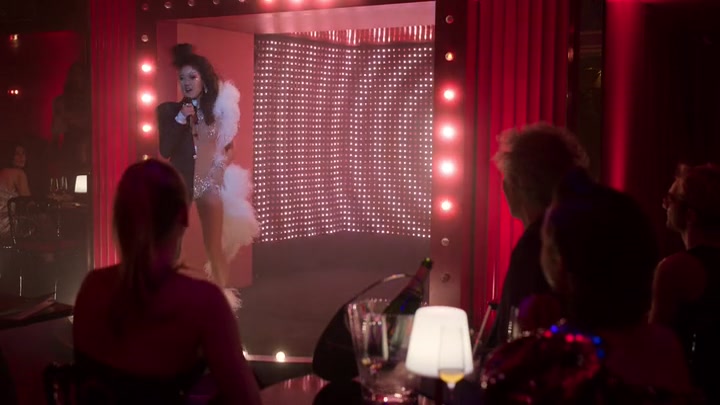 Emily_in_Paris_S02E01_WEBRip_x264-ION10_1721.jpg