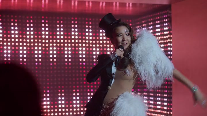 Emily_in_Paris_S02E01_WEBRip_x264-ION10_1732.jpg
