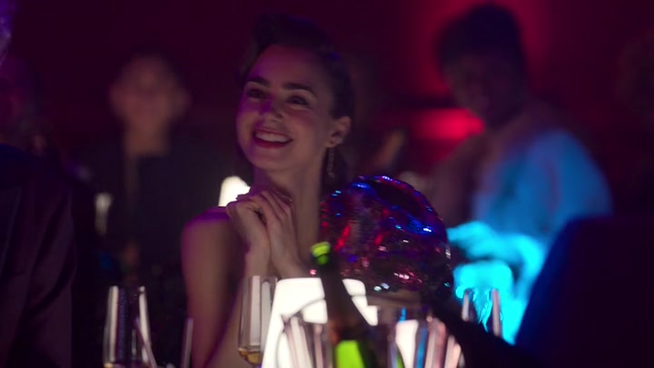 Emily_in_Paris_S02E01_WEBRip_x264-ION10_1738.jpg