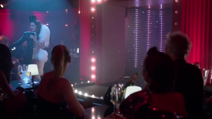 Emily_in_Paris_S02E01_WEBRip_x264-ION10_1745.jpg