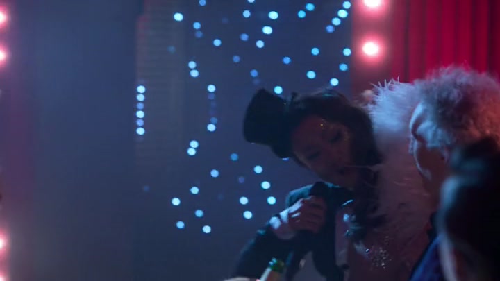 Emily_in_Paris_S02E01_WEBRip_x264-ION10_1753.jpg