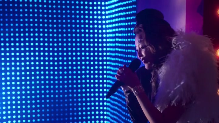 Emily_in_Paris_S02E01_WEBRip_x264-ION10_1800.jpg