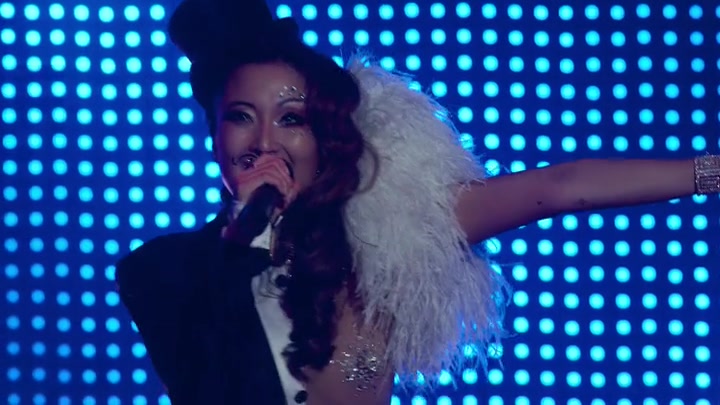 Emily_in_Paris_S02E01_WEBRip_x264-ION10_1813.jpg