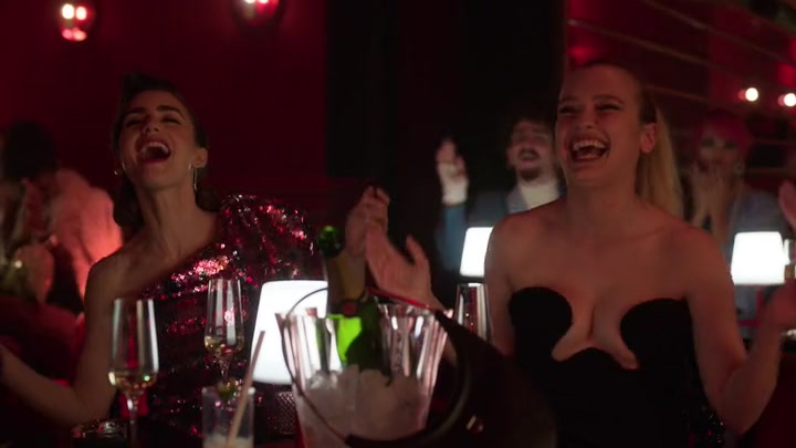 Emily_in_Paris_S02E01_WEBRip_x264-ION10_1840.jpg