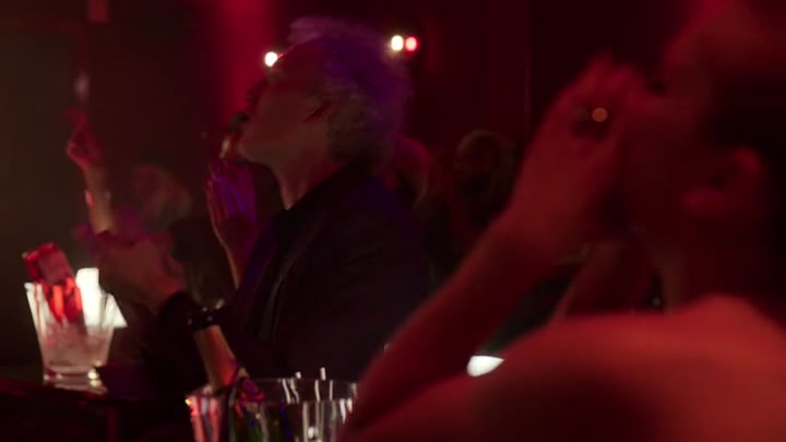 Emily_in_Paris_S02E01_WEBRip_x264-ION10_1853.jpg