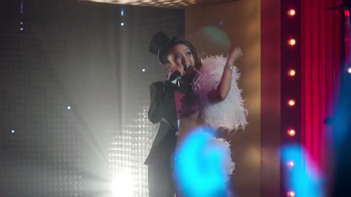 Emily_in_Paris_S02E01_WEBRip_x264-ION10_1864.jpg