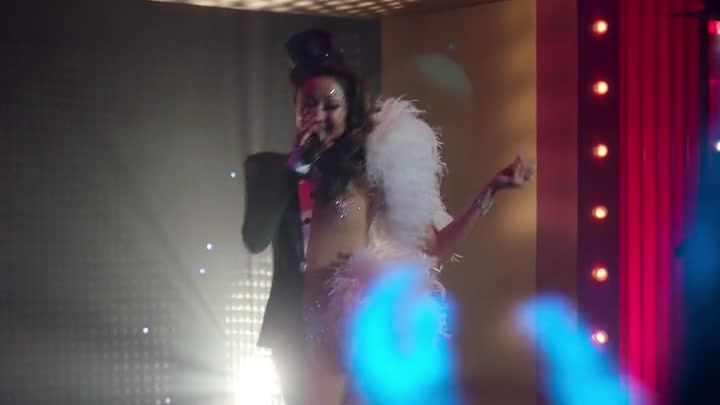 Emily_in_Paris_S02E01_WEBRip_x264-ION10_1865.jpg
