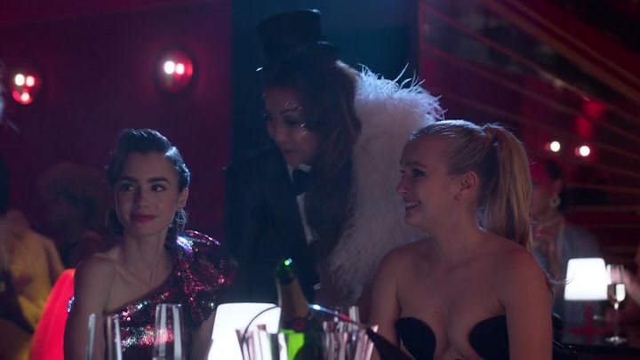 Emily_in_Paris_S02E01_WEBRip_x264-ION10_1892.jpg