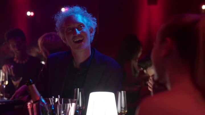 Emily_in_Paris_S02E01_WEBRip_x264-ION10_1896.jpg