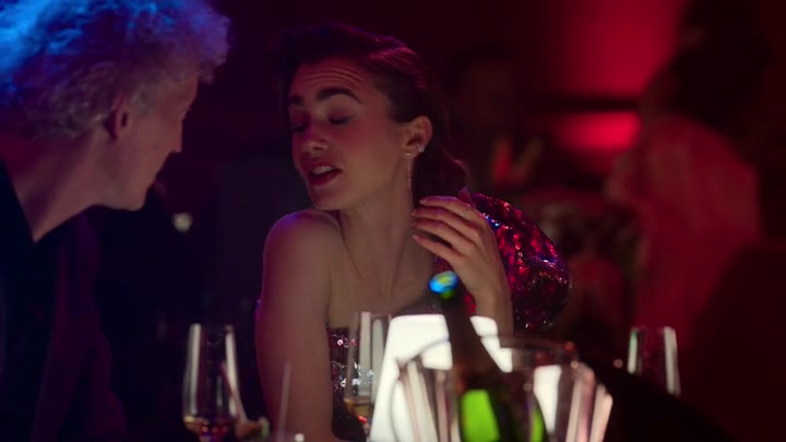 Emily_in_Paris_S02E01_WEBRip_x264-ION10_1900.jpg