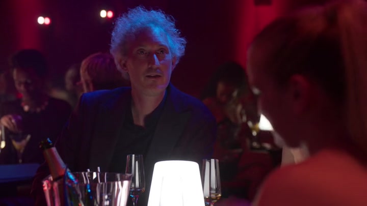 Emily_in_Paris_S02E01_WEBRip_x264-ION10_1903.jpg