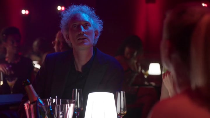 Emily_in_Paris_S02E01_WEBRip_x264-ION10_1905.jpg