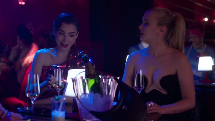 Emily_in_Paris_S02E01_WEBRip_x264-ION10_1909.jpg