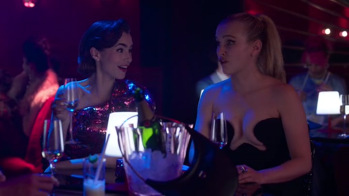 Emily_in_Paris_S02E01_WEBRip_x264-ION10_1911.jpg