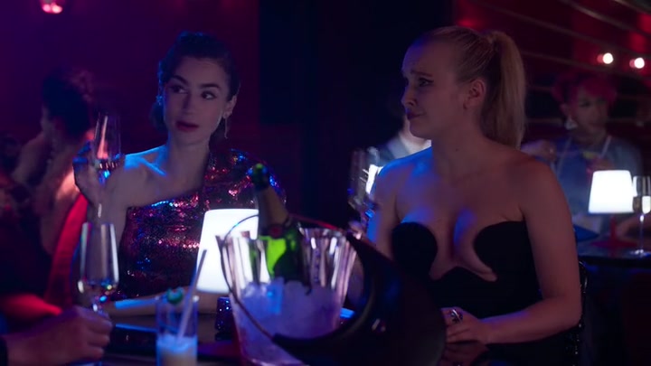 Emily_in_Paris_S02E01_WEBRip_x264-ION10_1912.jpg