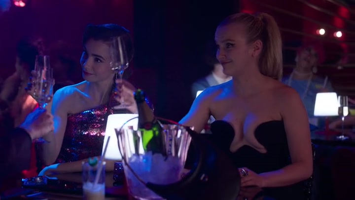 Emily_in_Paris_S02E01_WEBRip_x264-ION10_1914.jpg