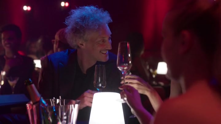 Emily_in_Paris_S02E01_WEBRip_x264-ION10_1915.jpg
