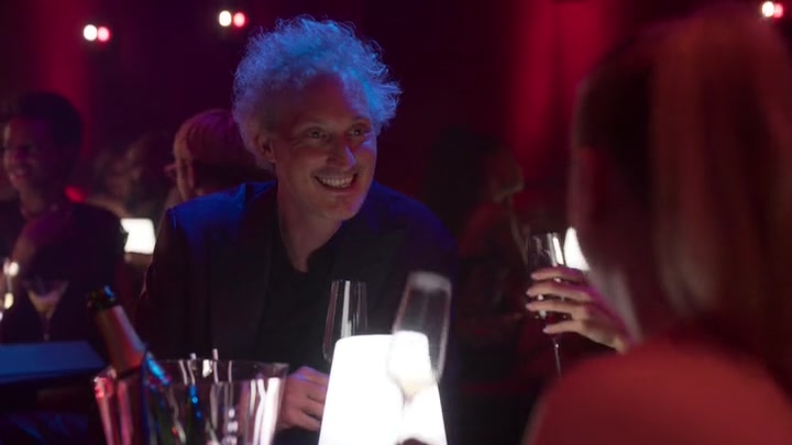 Emily_in_Paris_S02E01_WEBRip_x264-ION10_1916.jpg
