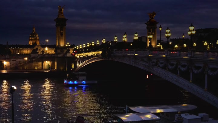 Emily_in_Paris_S02E01_WEBRip_x264-ION10_1918.jpg