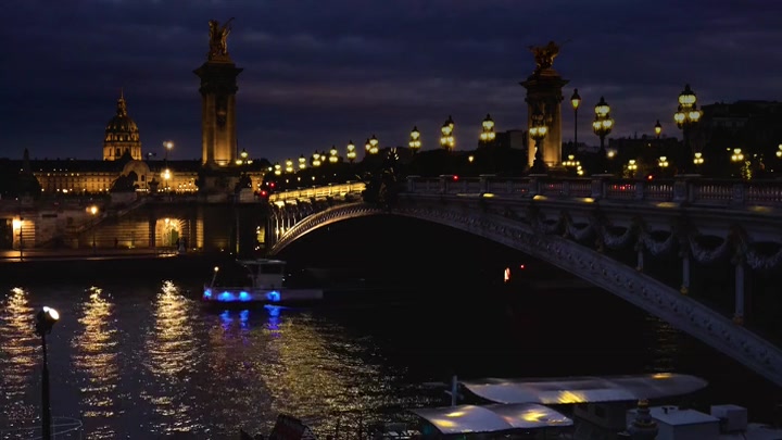 Emily_in_Paris_S02E01_WEBRip_x264-ION10_1919.jpg