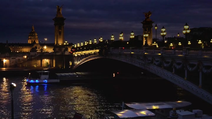 Emily_in_Paris_S02E01_WEBRip_x264-ION10_1923.jpg