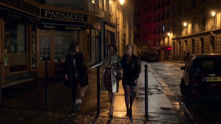 Emily_in_Paris_S02E01_WEBRip_x264-ION10_1926.jpg