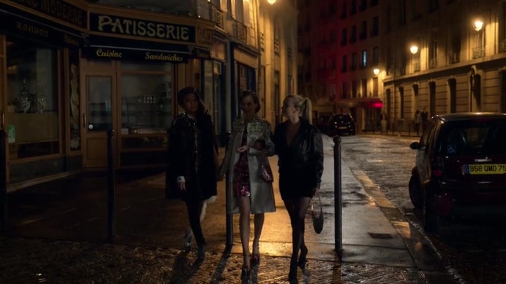 Emily_in_Paris_S02E01_WEBRip_x264-ION10_1928.jpg
