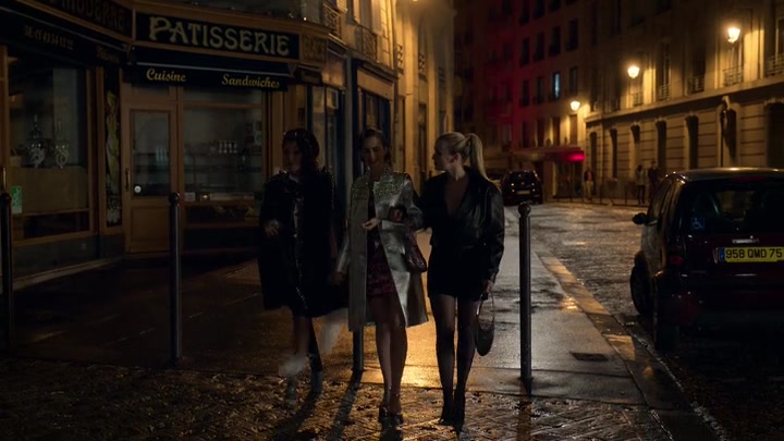 Emily_in_Paris_S02E01_WEBRip_x264-ION10_1929.jpg