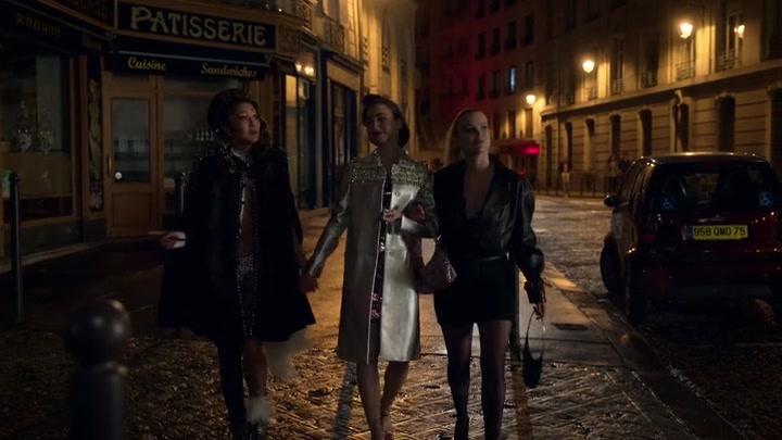 Emily_in_Paris_S02E01_WEBRip_x264-ION10_1934.jpg