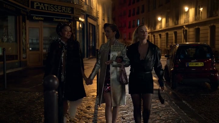 Emily_in_Paris_S02E01_WEBRip_x264-ION10_1936.jpg