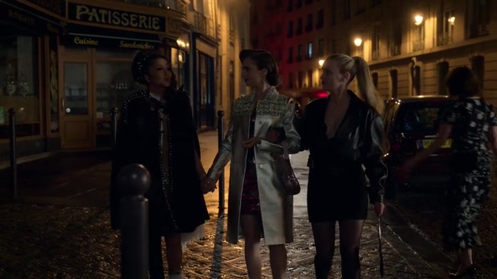Emily_in_Paris_S02E01_WEBRip_x264-ION10_1937.jpg