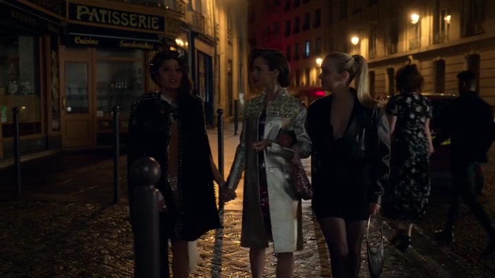 Emily_in_Paris_S02E01_WEBRip_x264-ION10_1938.jpg