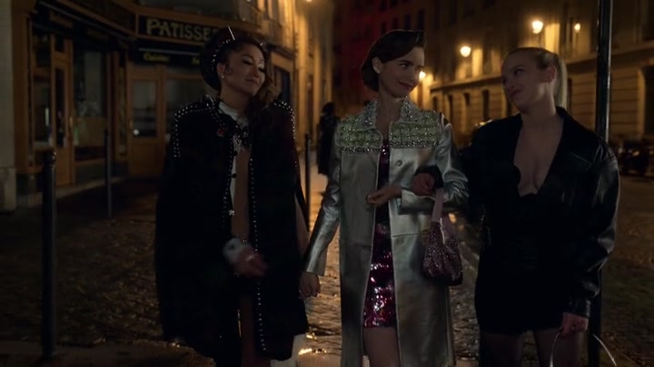 Emily_in_Paris_S02E01_WEBRip_x264-ION10_1949.jpg