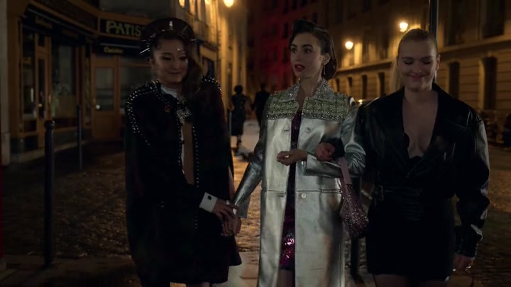Emily_in_Paris_S02E01_WEBRip_x264-ION10_1951.jpg
