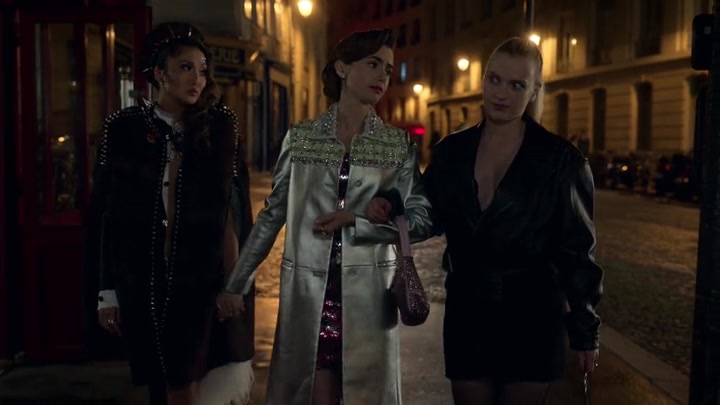 Emily_in_Paris_S02E01_WEBRip_x264-ION10_1959.jpg