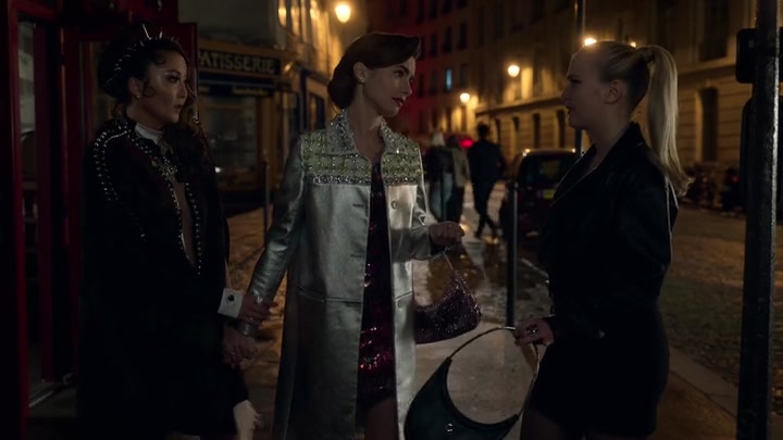 Emily_in_Paris_S02E01_WEBRip_x264-ION10_1963.jpg