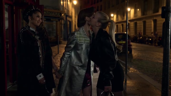 Emily_in_Paris_S02E01_WEBRip_x264-ION10_1969.jpg