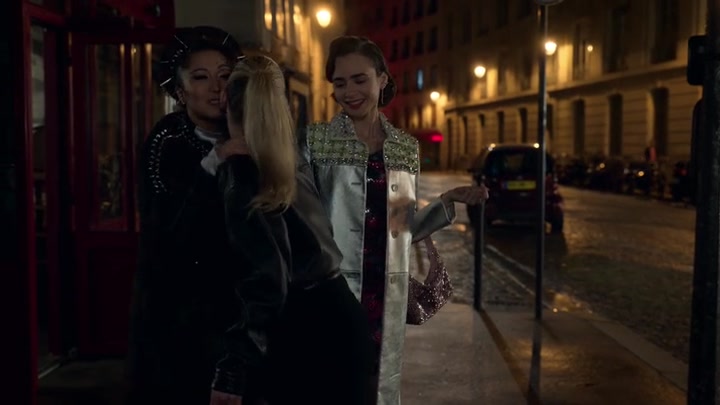 Emily_in_Paris_S02E01_WEBRip_x264-ION10_1976.jpg