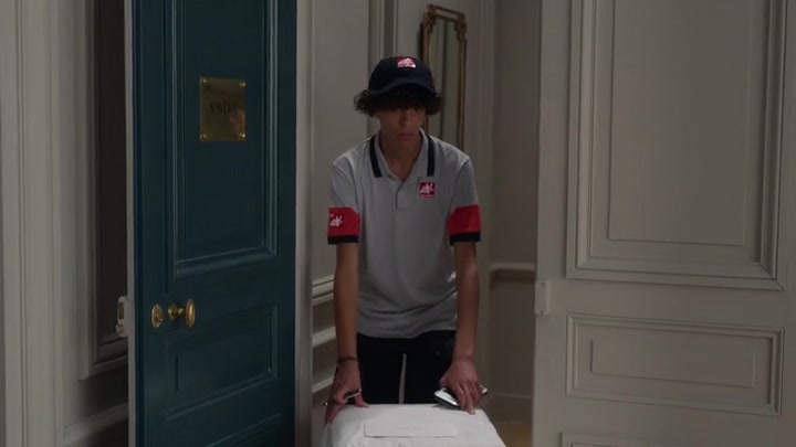 Emily_in_Paris_S02E01_WEBRip_x264-ION10_2025.jpg